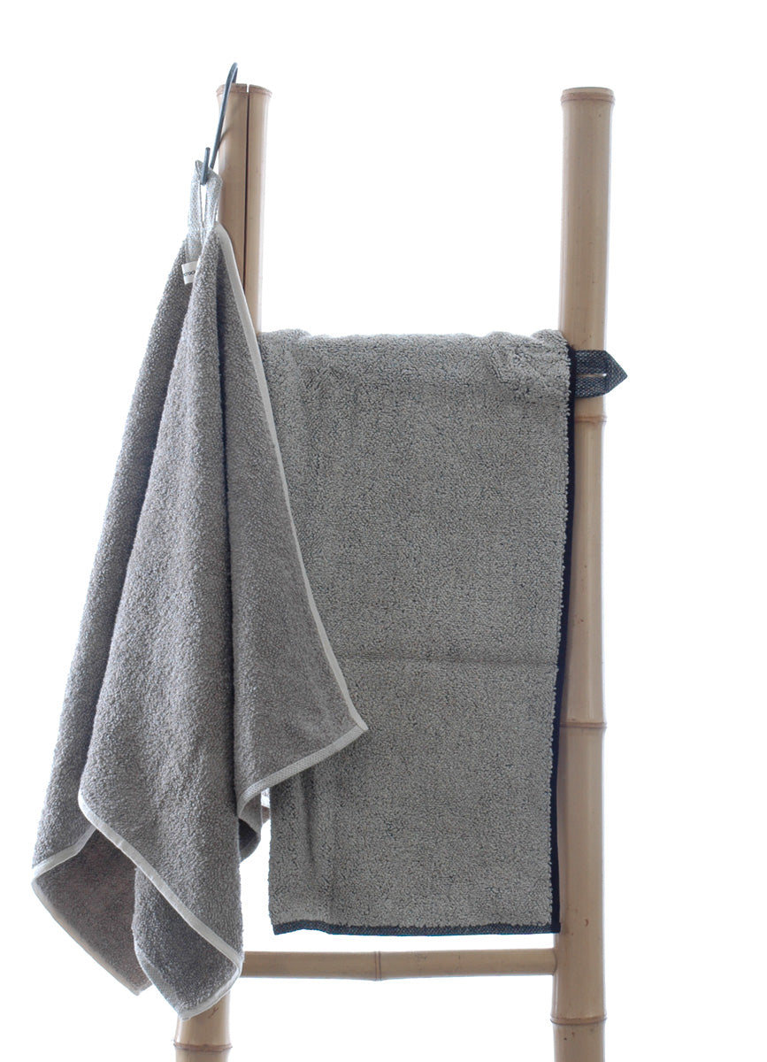 http://thecrockerybarn.co.uk/cdn/shop/products/2-linen-towels-45-x90-2.jpg?v=1542989145