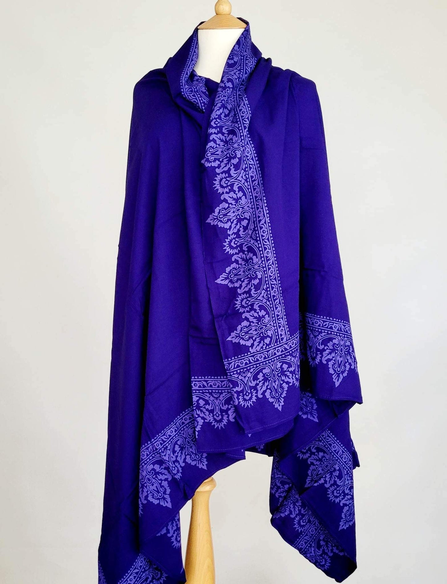 Damask Border Indigo Batik Sarong