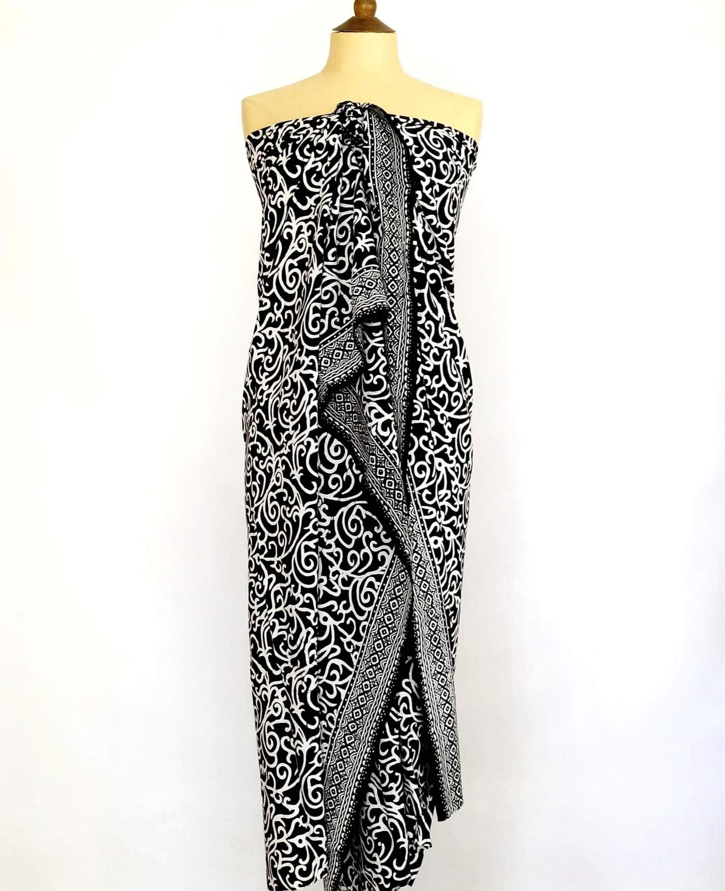 Java Black and White Batik Sarong