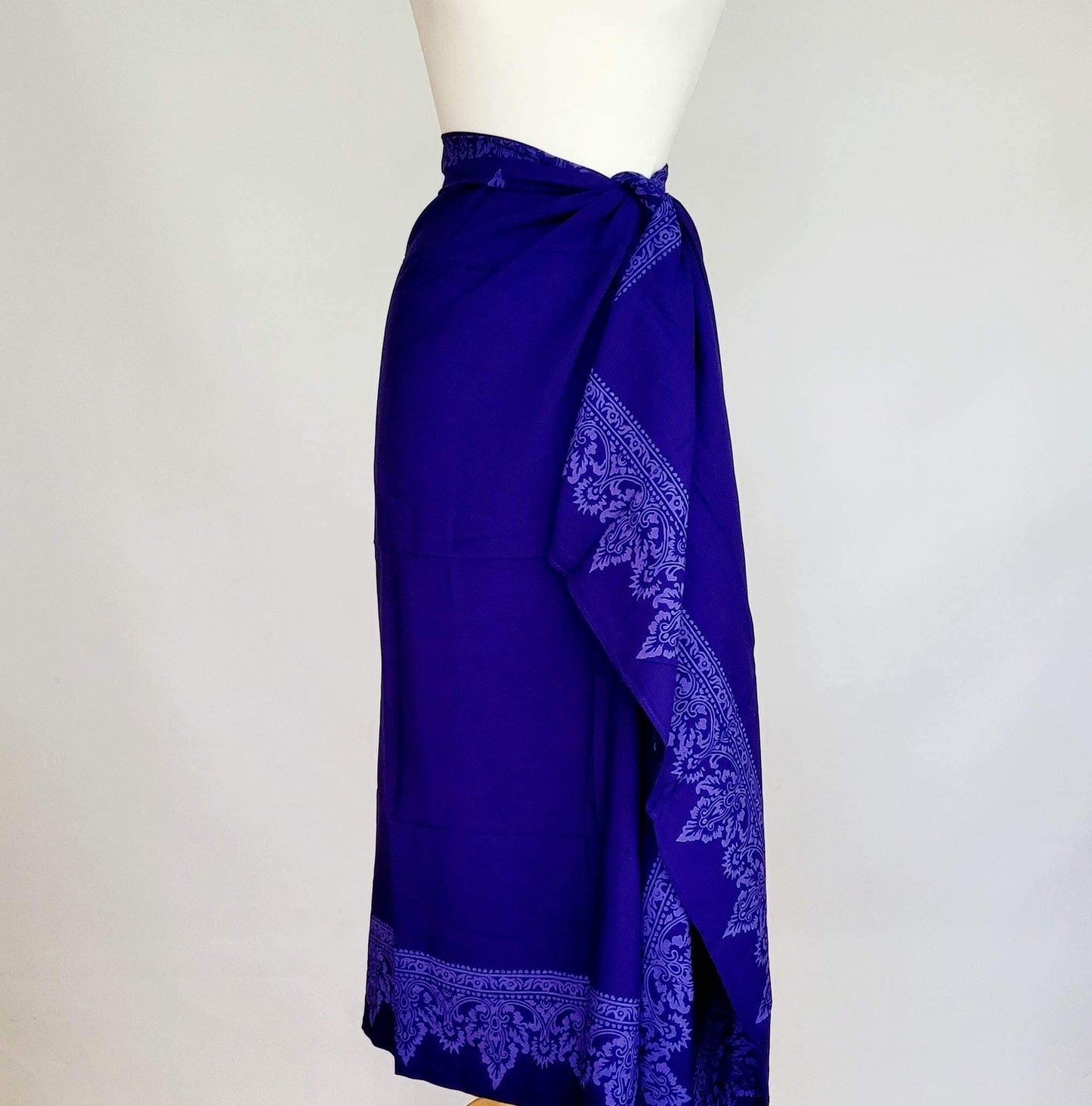 Damask Border Indigo Batik Sarong