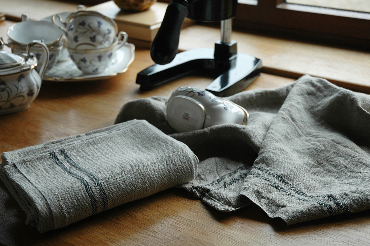 A Set of 2 Pre-washed French Black & White Heavyweight Linen Tea Towels 74x52cm
